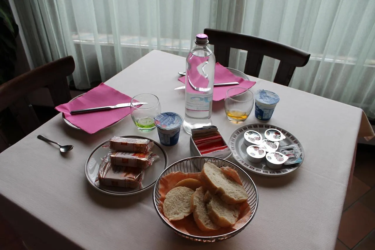 Hotel O'Scugnizzo 2 Belluno 3*,